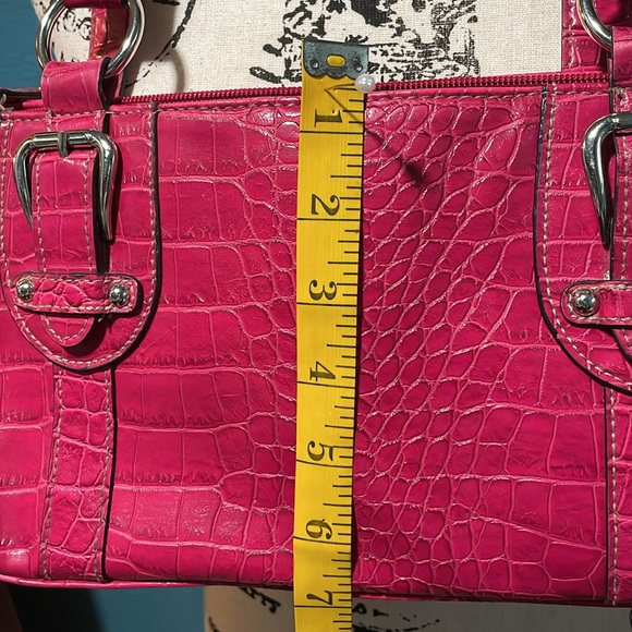 Croft & Barrow magenta colored w/silver metal alligator pattern shoulder purse. - Picture 11 of 12